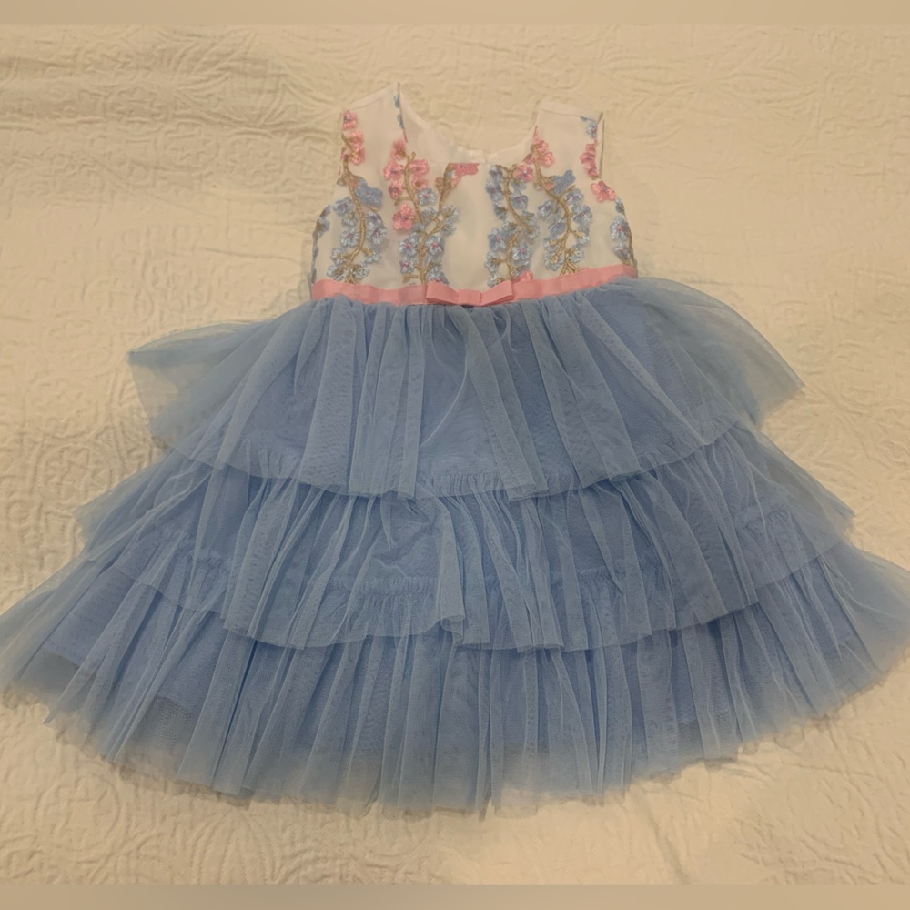 Toddler spring dress size 2T.  Lined so that it isn’t itchy! Worn once.
